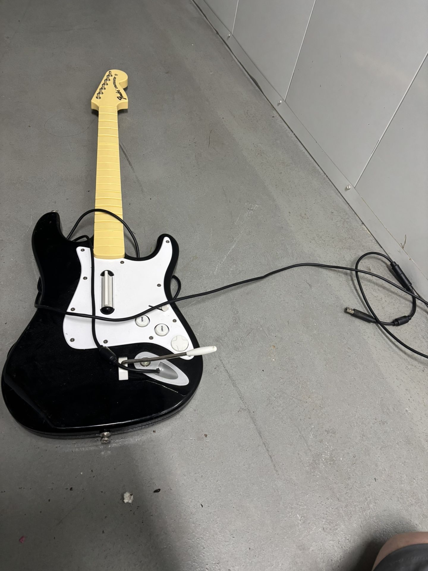 Xbox 360 Fender Stratocaster Wired Rock Band Guitar Hero Controller untested (for parts/repair)