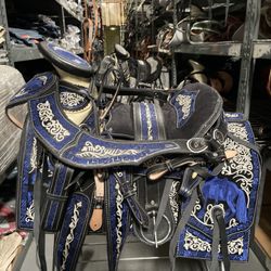 Nueva Montura Charra Bordada Con Cantinas Cuadradas 