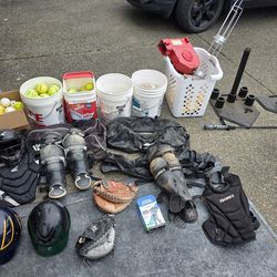 Baseball catcher tee pitching machine