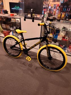 NEW 2026 SE SO CAL SOCAL FLYER 24 BUMBLEBEE BLACK YELLOW SINGLE SPEED FREESTYLE WHEELIE RIPPER BIG BMX BIKE