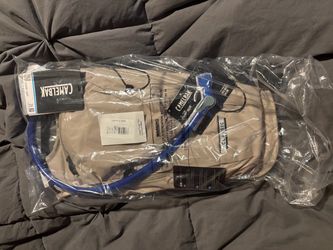 New Camelback Classic Light 70 oz. 2L