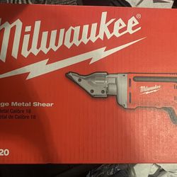 Milwaukee 6.8 Amp 18 Gauge Shear
