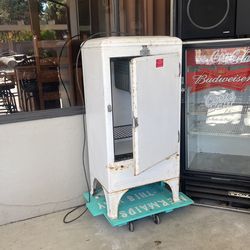 1939 Fridge Frigidaire