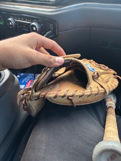 Rawlings Baseball Glove