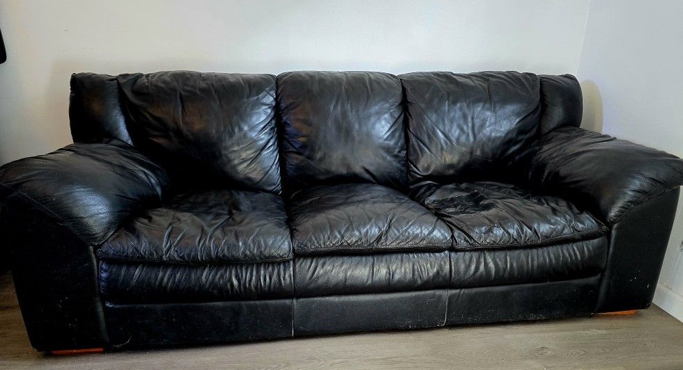 Free! High Quality Leather Couch Very Comfortable.