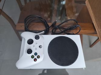 Xbox Series S 512GB Console Bundle