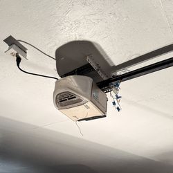 Chamberlain chain drive garage door opener. Comes with one remote and wall mounted keypad.