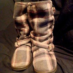 ROXY PLAID BOOTS  SZ 9