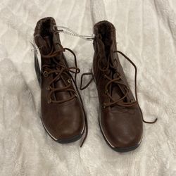 Women’s BearTrap Brown Boots Size 10