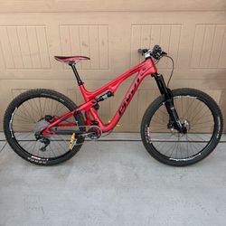 2018 Pivot Mach 5.5 (Medium)