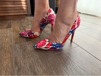 GUESS Women’s Floral Multicolor Pointed Toe Stiletto Slip-On Pumps US 8M