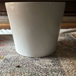 Simple white Plant Pot 