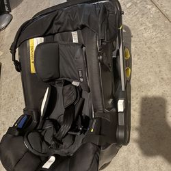Car seat/ stroller (Doona look alike)