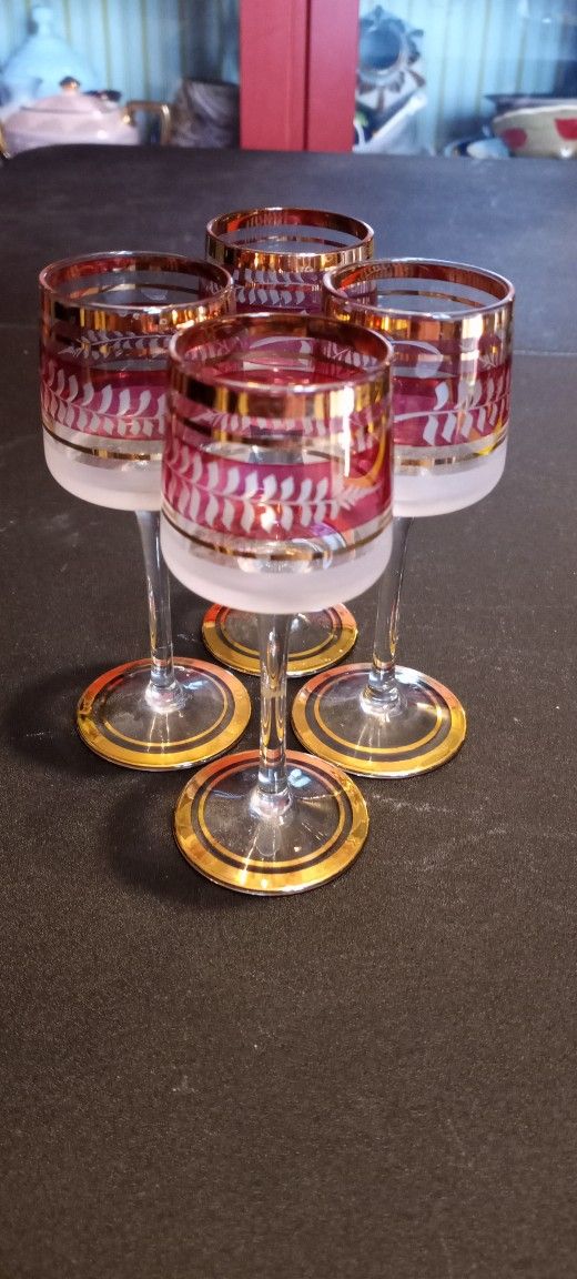 Set of 4 vintage cranberry etched leaf cordial glass with gold trim