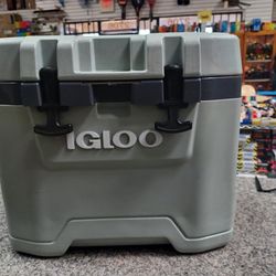 Igloo 25 Quart Mint Comores Cooler In Great Condition