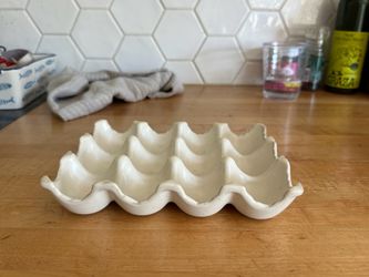 Ceramic egg carton