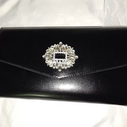 Cluth With Crystal Brooch Badgley Mischka 