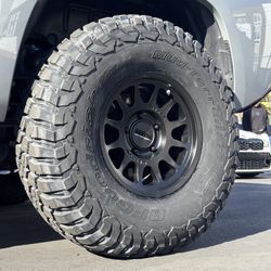 Method 703 17” 5x150 W/ BFG KM3 Wheel Package 