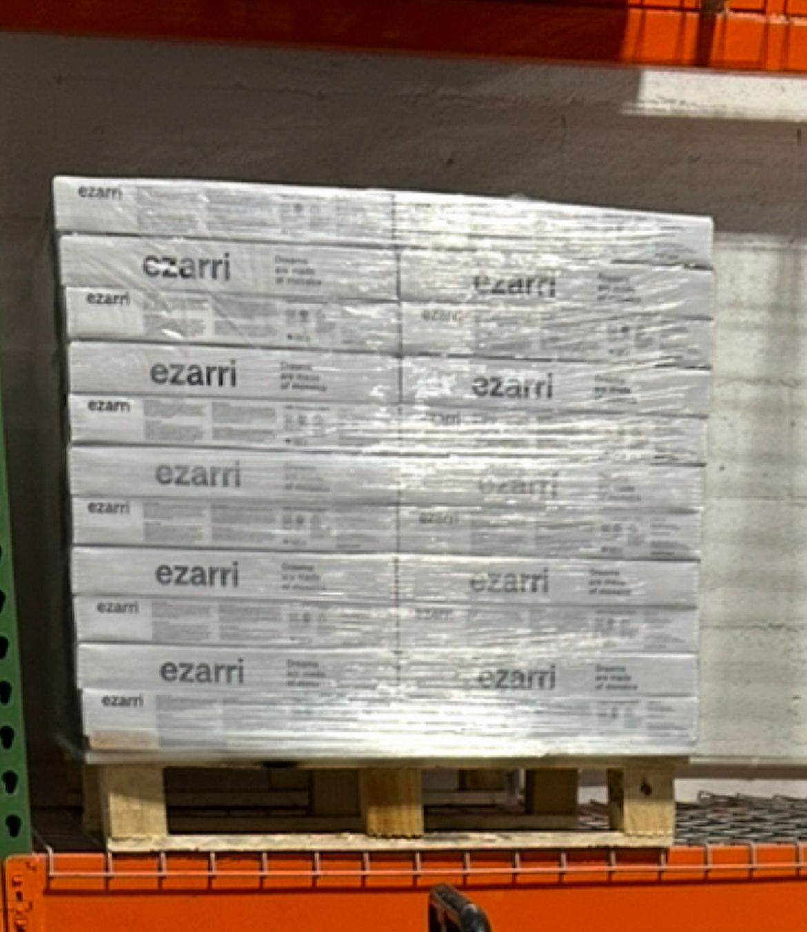1 Palet of Recycled Glass Tile for Showers, Pools, and Spas. We have many different color options, 84 boxes of 11 sqf=924sqf