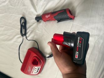 Milwaukee M12 Ratchet with Battery and Charger