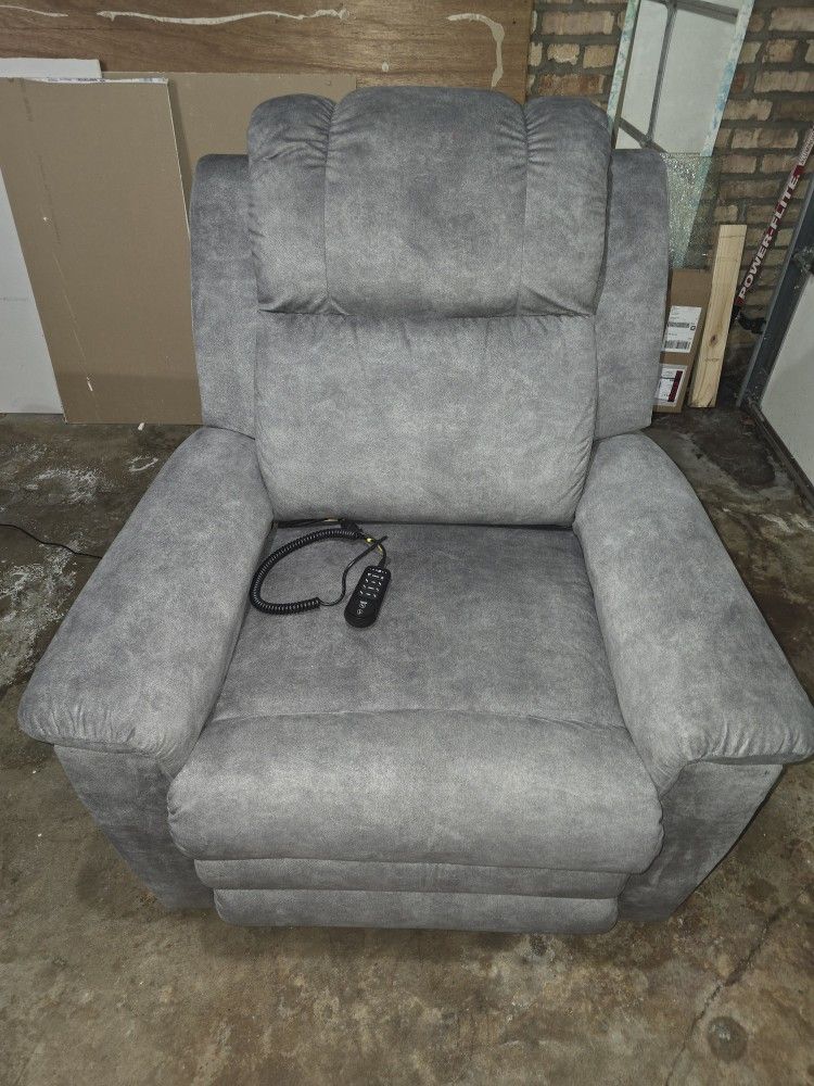 Lazyboy Clayton Lift Chair