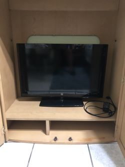 Westinghouse 32 inch flat screen HD TV with remote