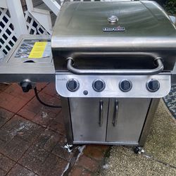 Charbroil Performance Grill Used a Few Times  W/ Cover & Propane Tank