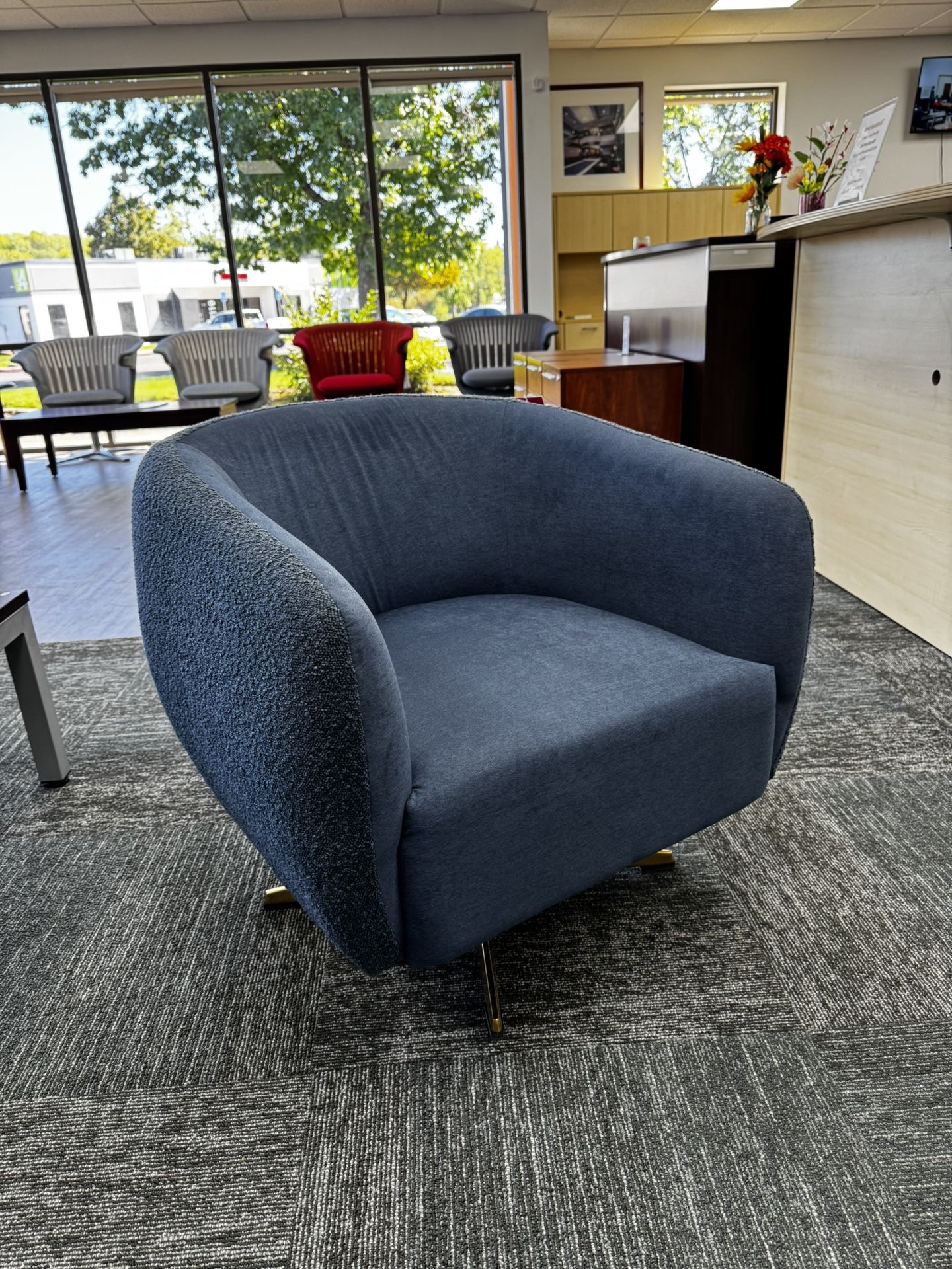 Ciu Liu Swivel Chair