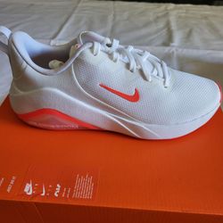*NEW* Women’s Nike Air Zoom Bella 7 White-Bright Crimson-White Size 6.5