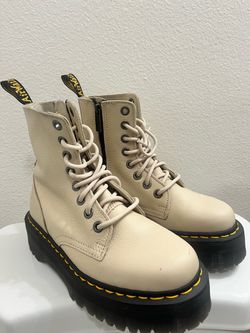 New air walk, doc martens size 6