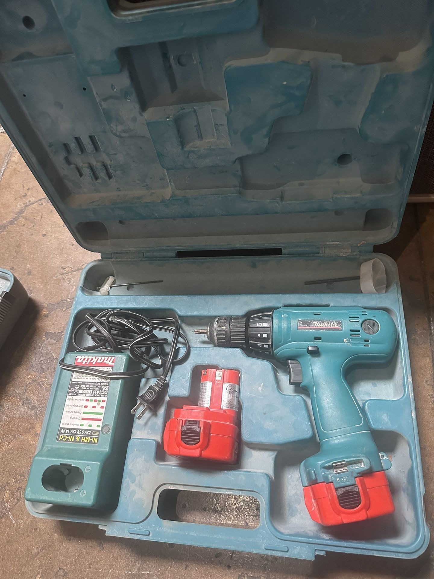 MAKITA DRILL