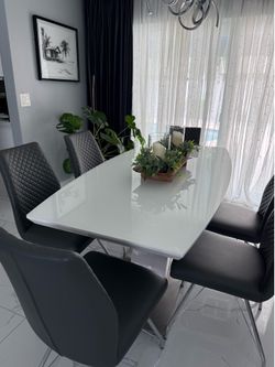 White Glass Dining Table Set – Like New