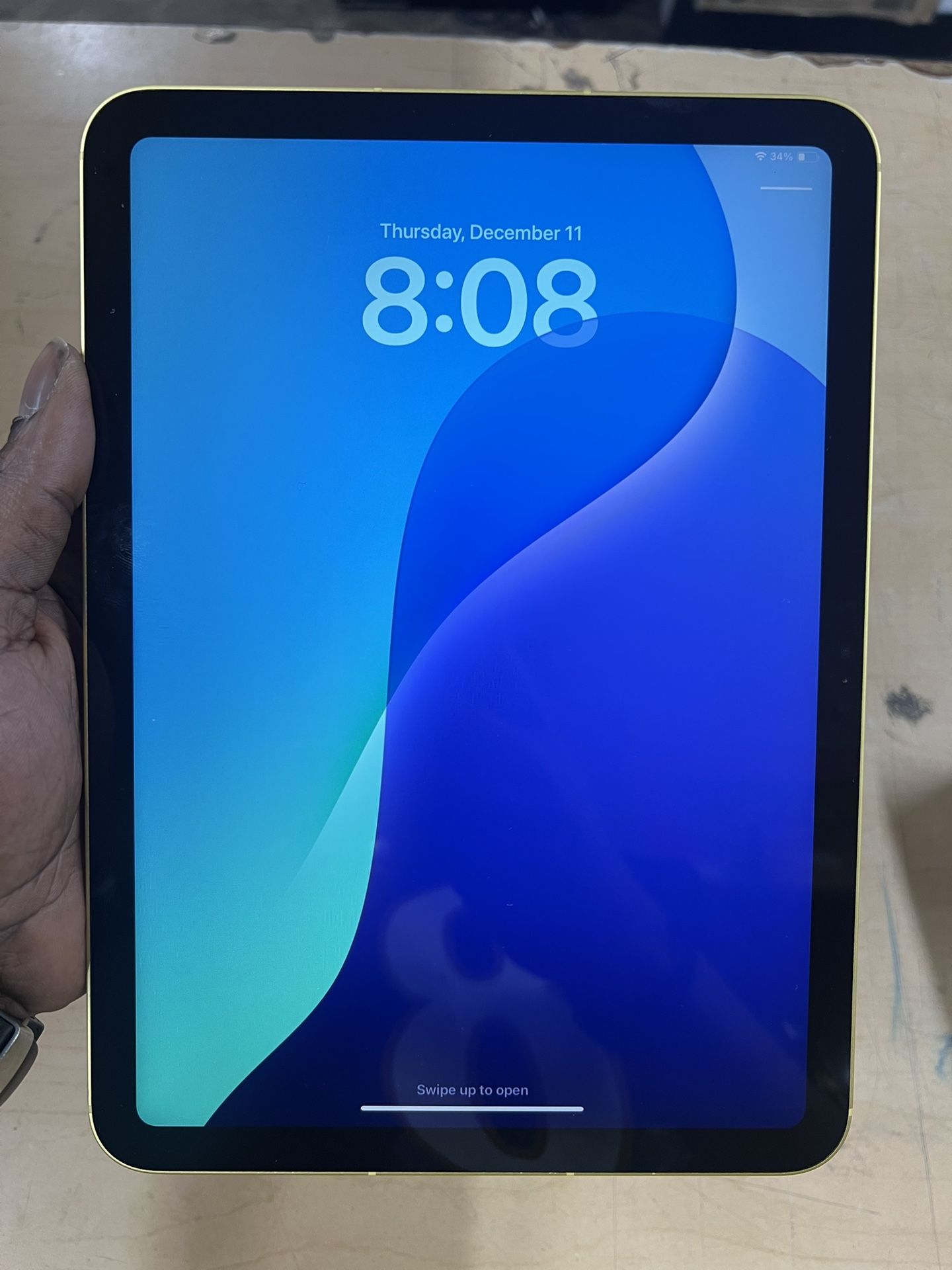 IPAD APPLE 11TH GEN 128GB YELLOW NO CHARGER SELLING FOR $299‼️