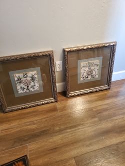 2 Pictures frames 