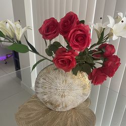 GOLD METAL VASE FOR HOME DECOR + FLOWERS