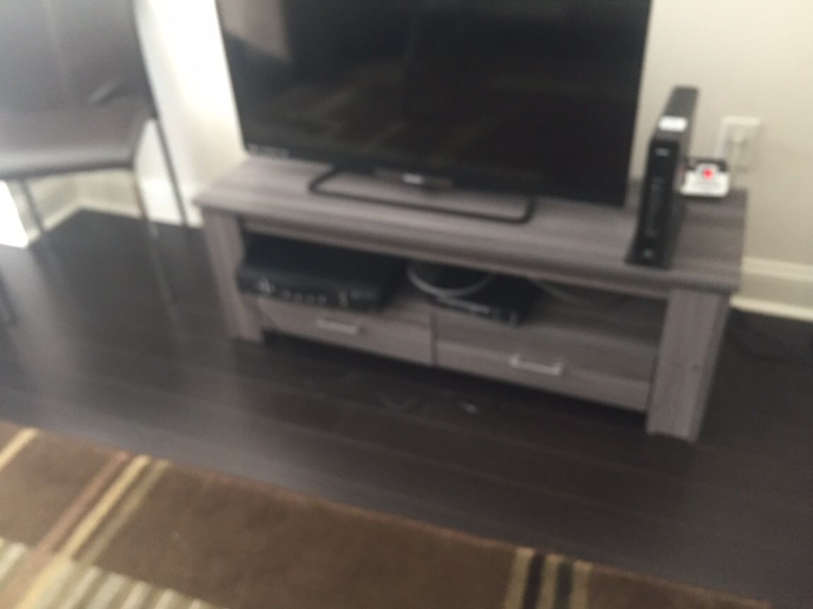 Phillips 40” Smart TV