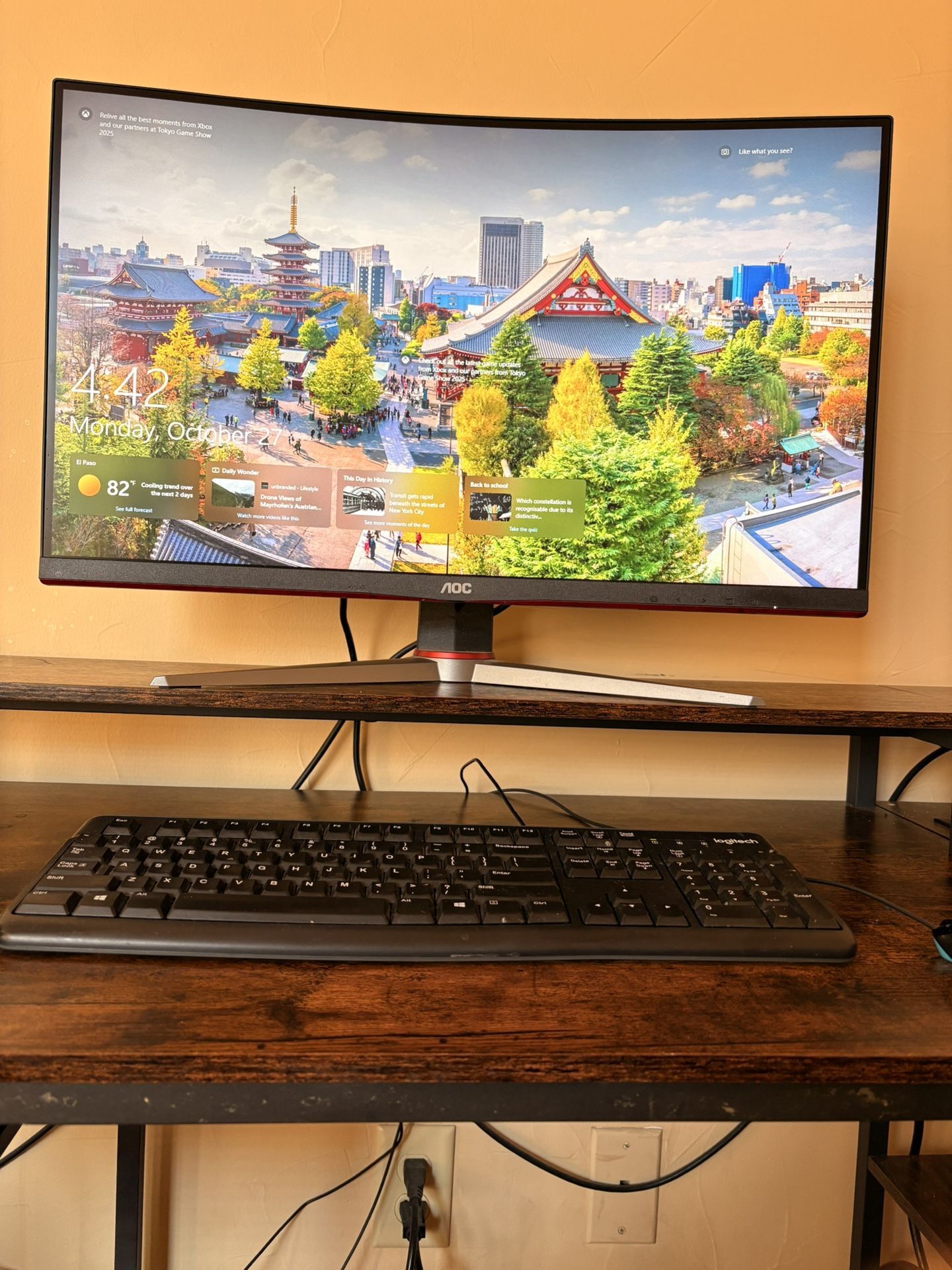 Refurbished PC w/ Monitor Keyboard Mouse Headset and PS5 Controller