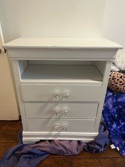 Medium dresser
