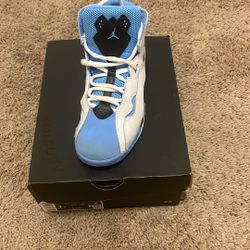 Big kids, Jordan true flight  Size 1Y