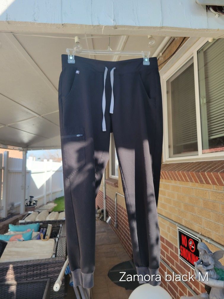 Figs black scrub pants M