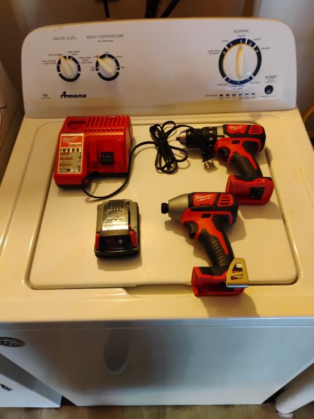 Milwaukee Impact Driver And Drill Kit With Battery And Charger 