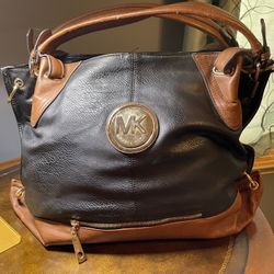 Michael kors large leather tote 13in x 16 in gently used Leather, zippers and interior are in great shape.   All proceeds go towards my cancer treatme