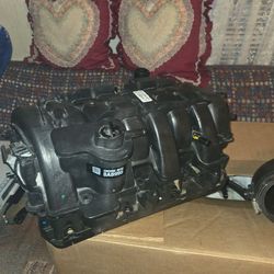 OEM Intake Manifold, Air Cleaner Box, Intake Hose & Map Sensor from 2023 Dodge Charger R/T