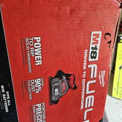 Milwaukee
M18 FUEL 18V Lithium-lon
Cordless Brushless 6-1/2 in.
Plunge Cut Track Saw (Tool-
Only)