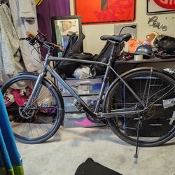 Giant Escape With Hydrolic Disc Brake Great Commuter For Work Pretty Much Brand New