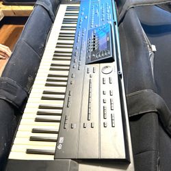 Roland G -800 Arranger Workstation”