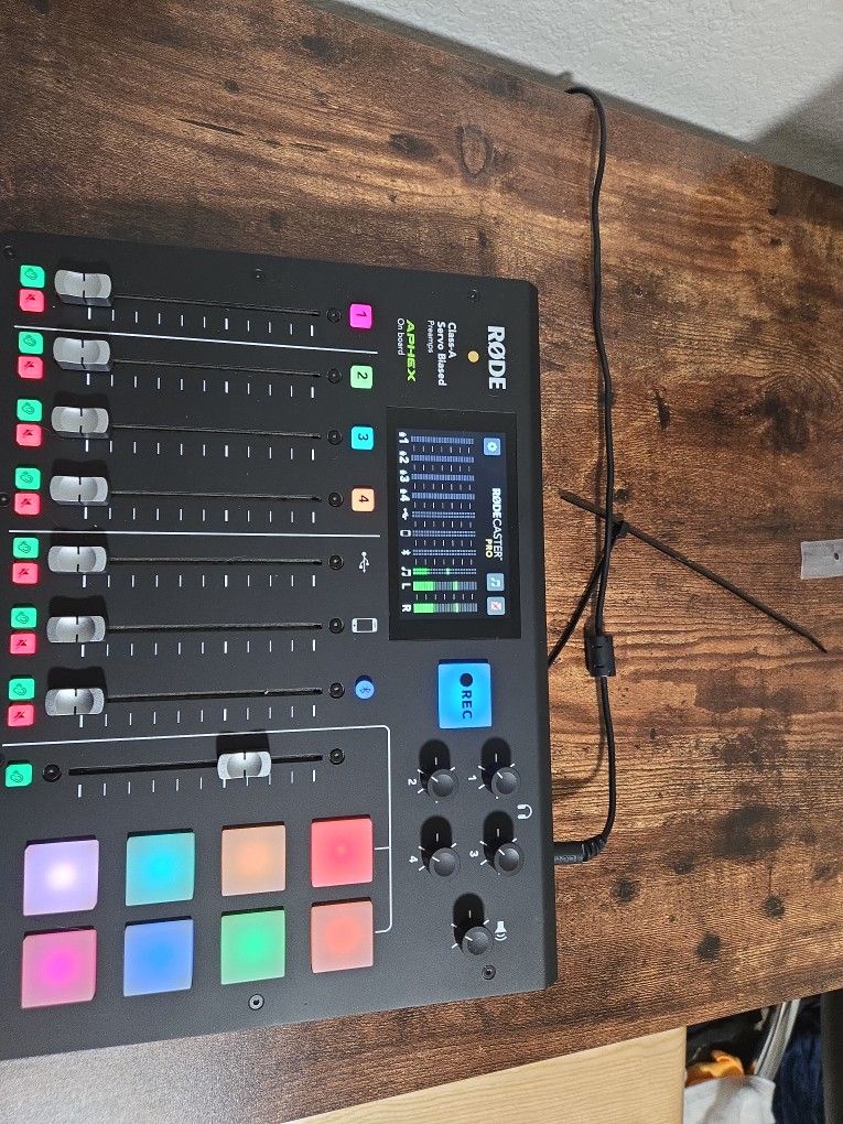 Rodecaster Pro