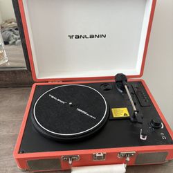 Record Player And Speaker 