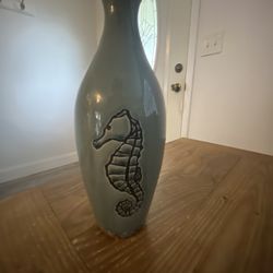 11.5 In Vase With Sea Horse