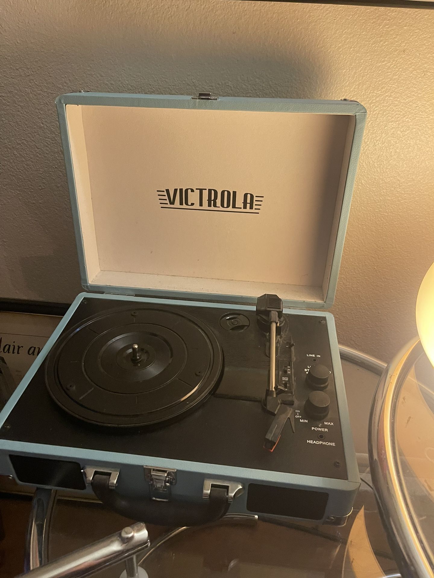 Victoria Suitcase Record Player